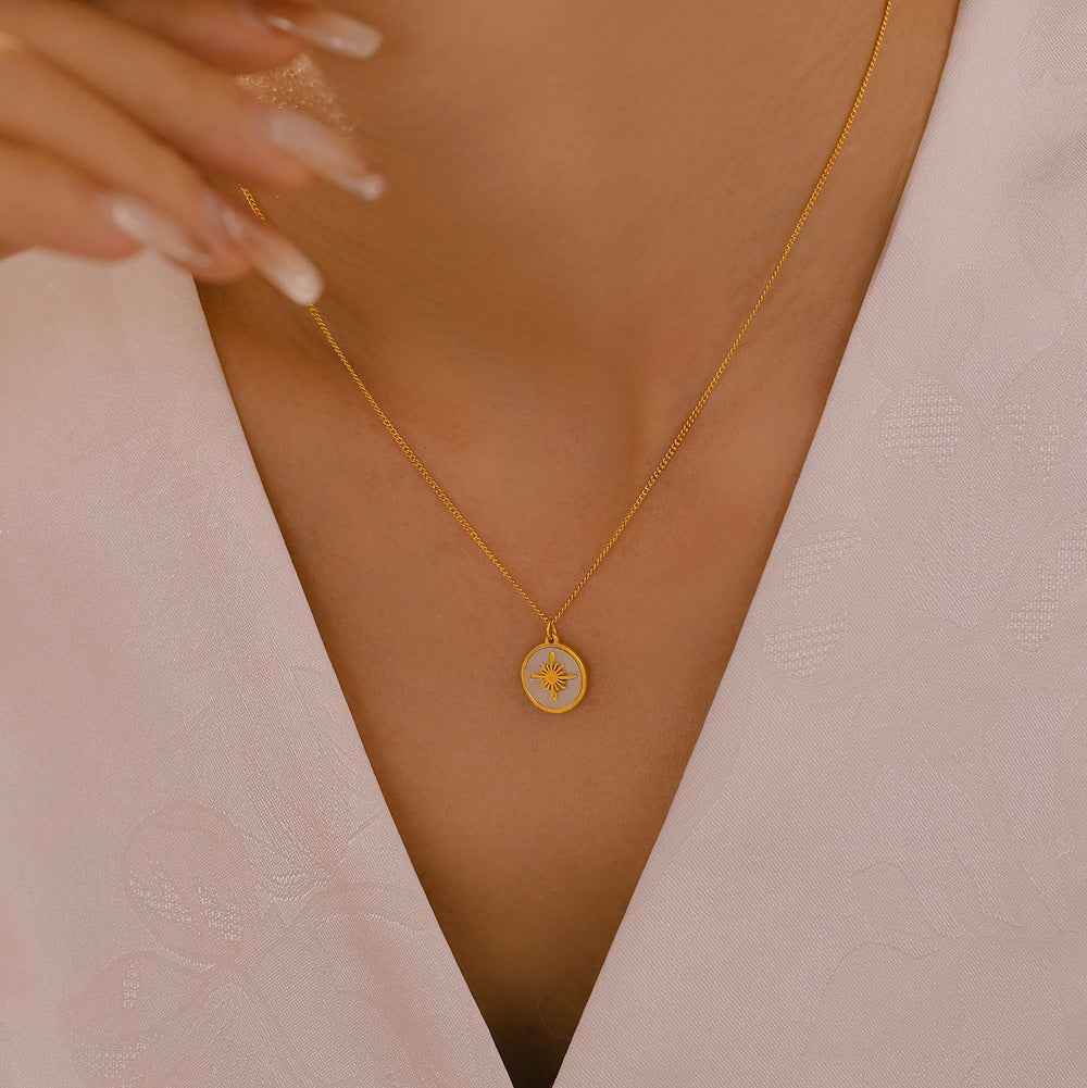Vintage XINGX Water Shell Round Plate Pendant Necklace Titanium Steel 18K Gold Plated Clavicle Chain - Crea Muze